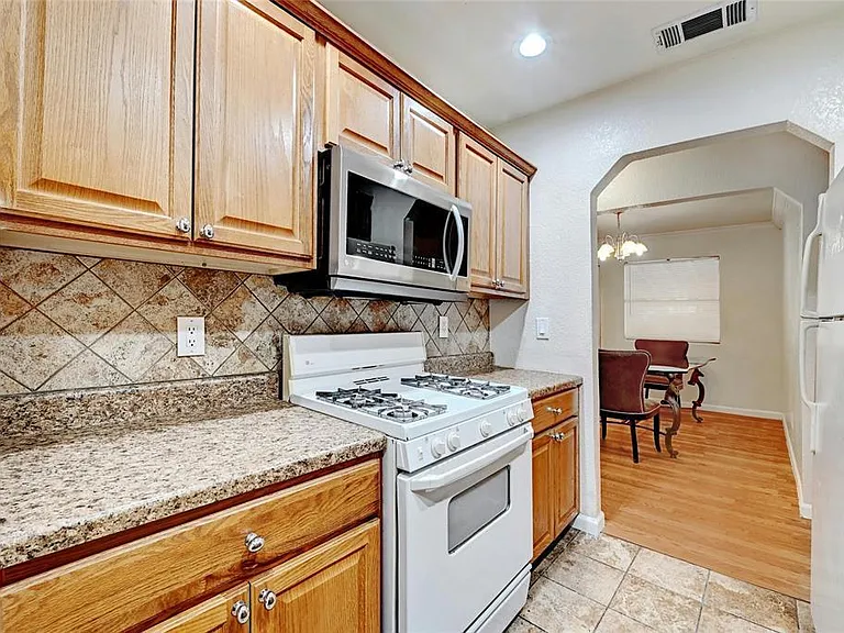 3312 Plantation Rd — Photo 4