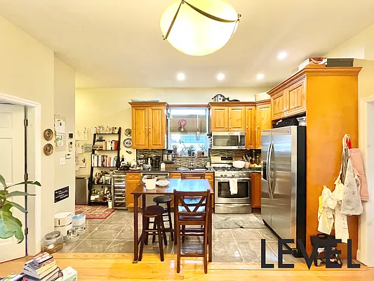 Rented by Level Group | media 4