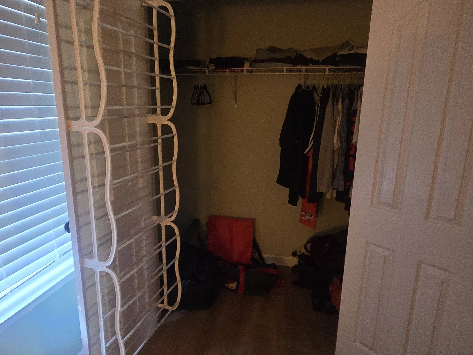 3 bed, 2.5 bath, 2380 sqft, $900 — Photo 4