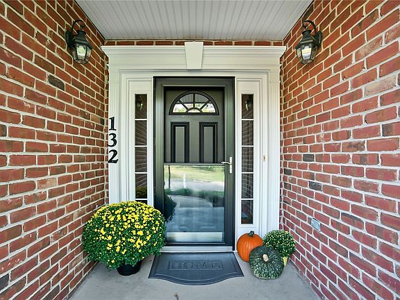 3rd image of 132 Brighton Dr