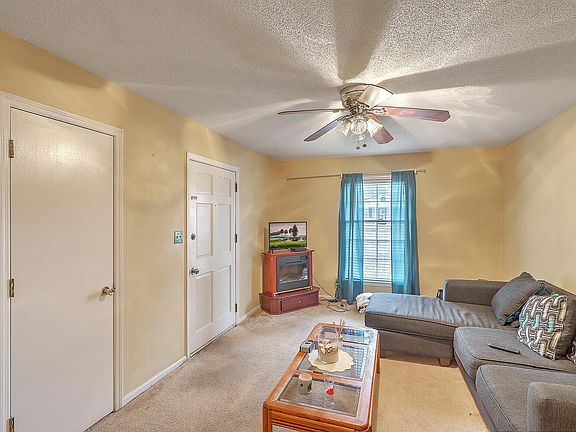 5th image of 105 Warington St