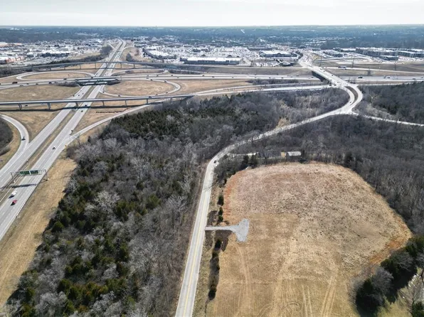 1352 NW Pryor Rd, Lees Summit, MO 64081