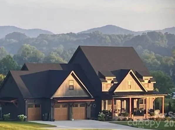 138 Mavrick Dr, Mills River, NC 28759