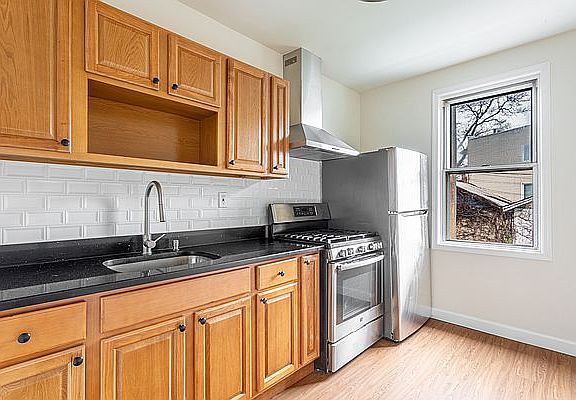 4th image of 60-48 Flushing Ave #2