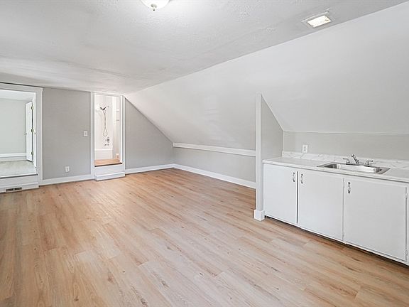 5th image of 62 Willow Rd