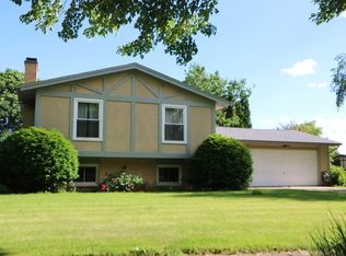 768 Dover Ct, Crystal Lake, IL 60014
