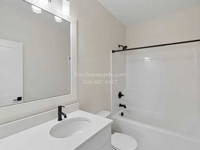 740 Jordan Elizabeth Ave SE — Photo 31