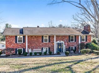 9 Glencliff Rd, Candler, NC 28715