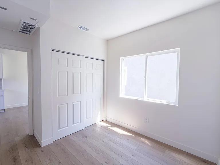 2860 Webster Ave — Photo 4