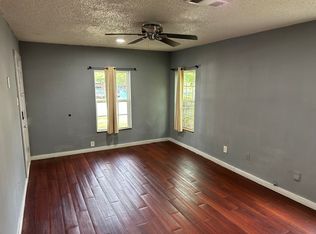304 SE 11th St, Grand Prairie, TX 75051