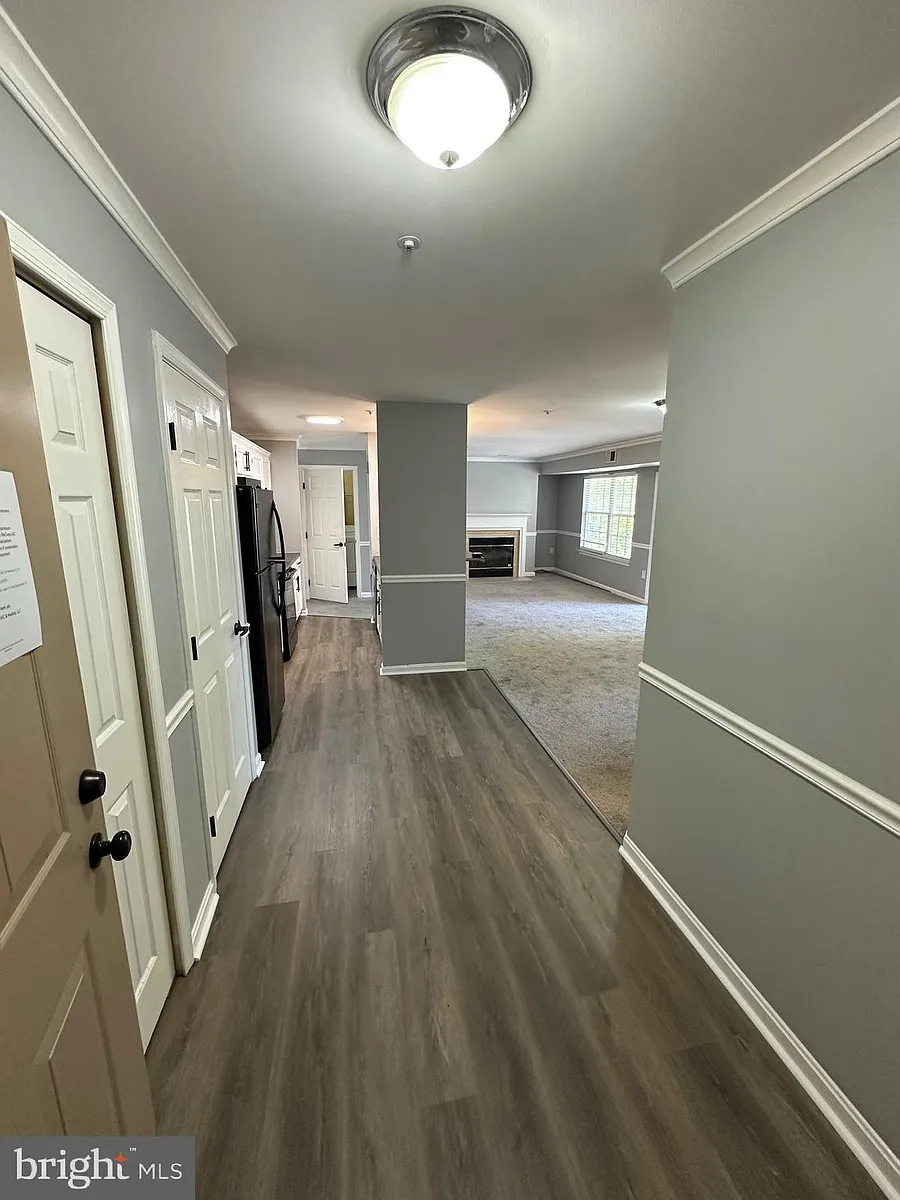 Building Photo - 9708 Lake Pointe Ct #302