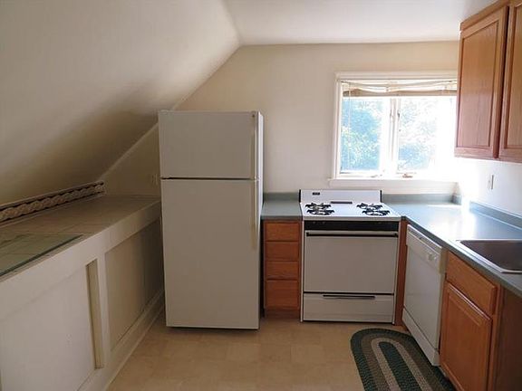 5th image of 17 Schriever Ln