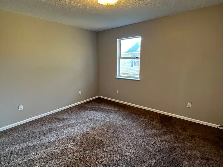 154 W Peach St — Photo 8