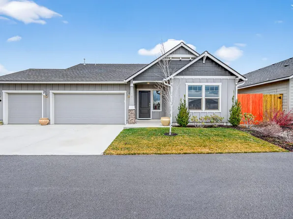 660 NW 26th St, Redmond, OR 97756