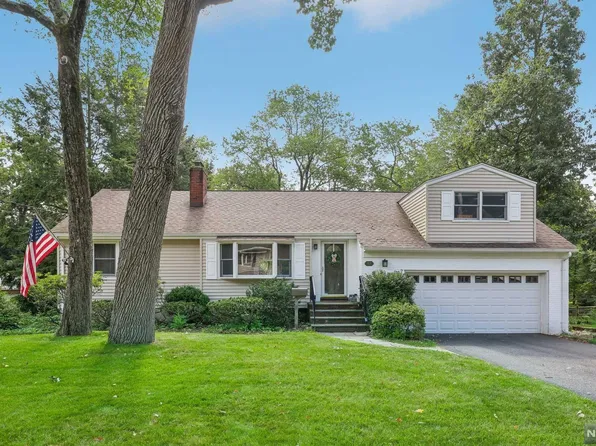 57 Allen St, Allendale, NJ 07401