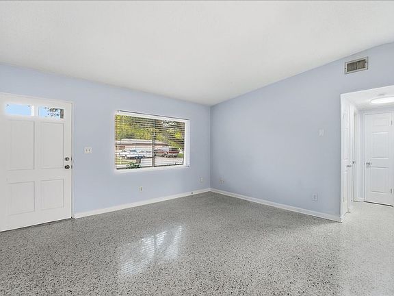 3rd image of 1418 Beatrice Dr