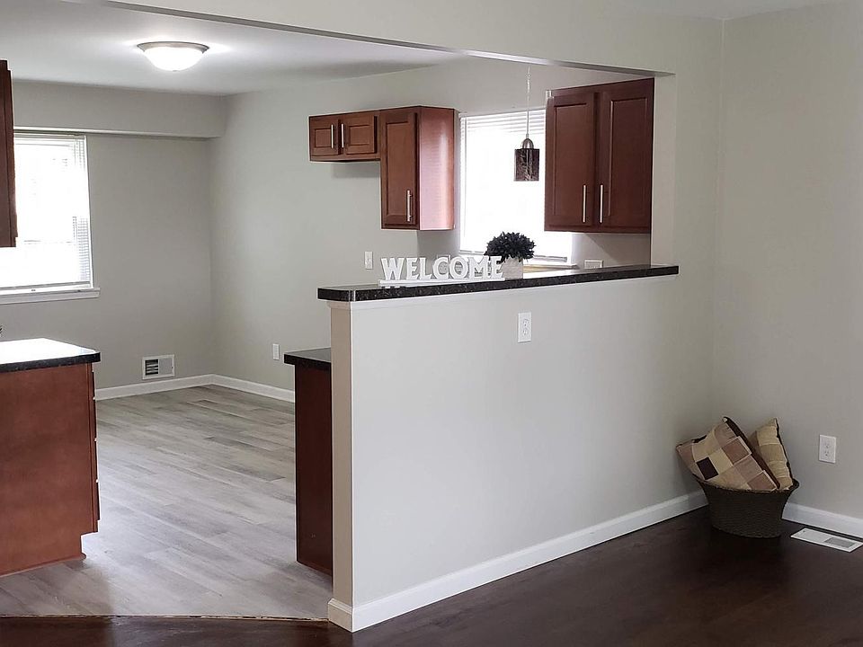 1st image of 482 S Bryar St