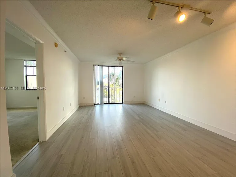 1919 Van Buren St #506A — Photo 3