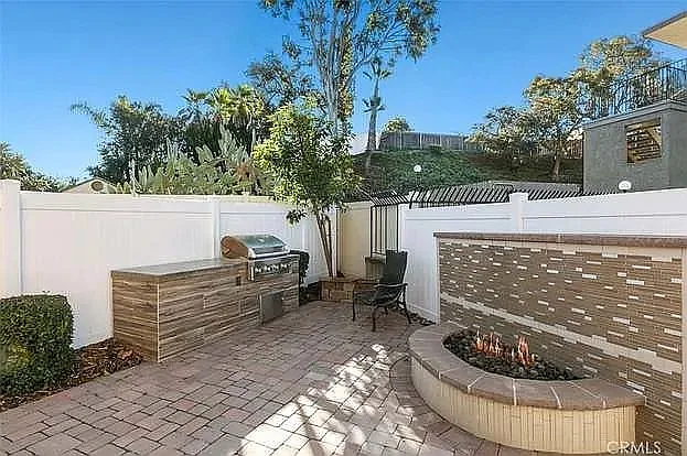 3 bed, 1.5 bath, 900 sqft, $2,900 — Photo 3