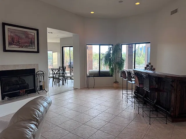 3 bed, 2.5 bath, 3000 sqft, $4,000 — Photo 2