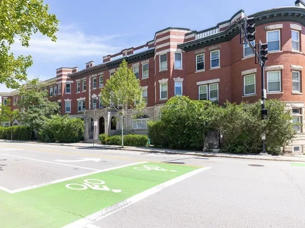 485 Washington St #3, Brookline, MA 02446