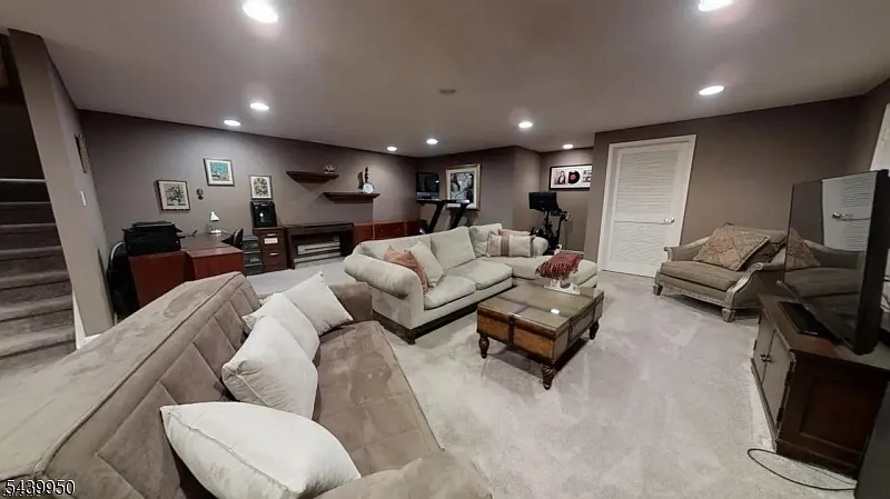 3 bed, 2.5 bath, $5,150 — Photo 2