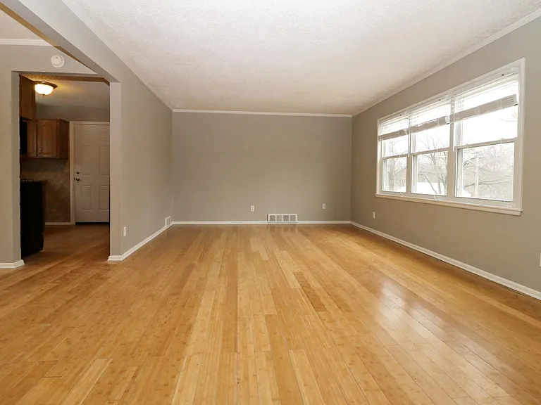 2706 W 76th St — Photo 12