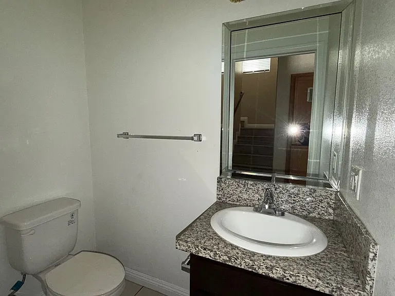 1210 W 39th St #5 — Photo 8