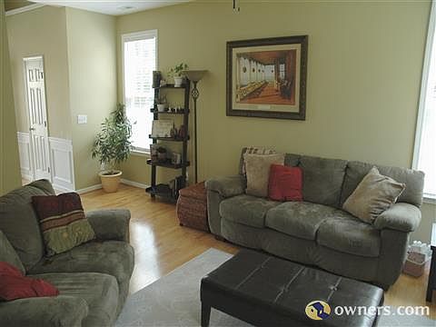 Living Room (2)
