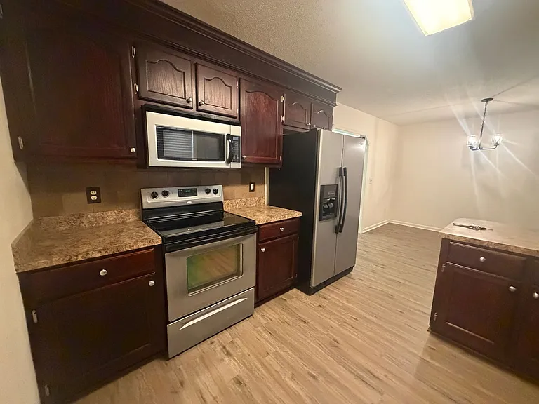 3290 Valencia Dr — Photo 11