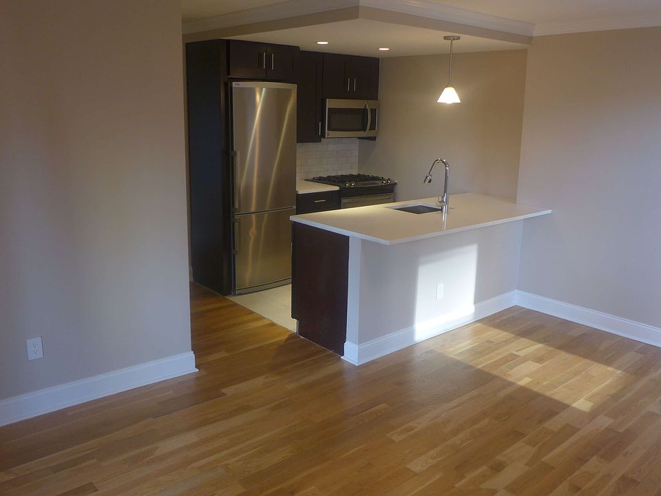 1st image of 310 Greenwich St APT 6M
