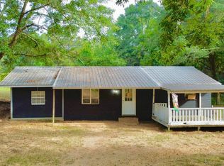 71 Jefferson Ave, Bassfield, MS 39421