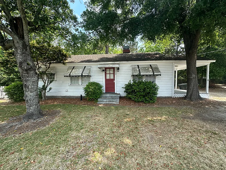 118 S College St — Photo 1