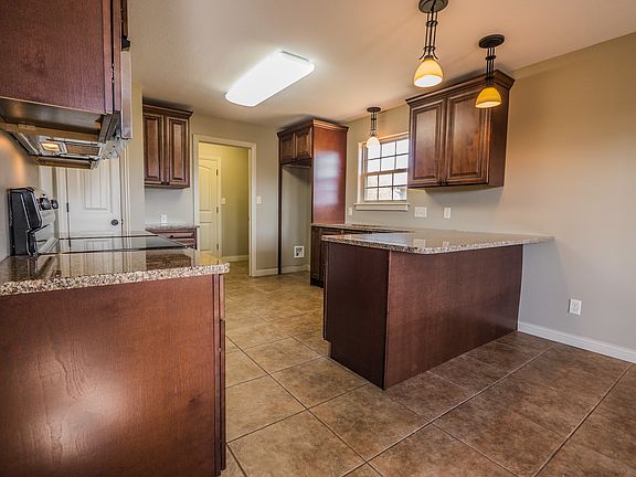 2nd image of 1010 Bradford Cir