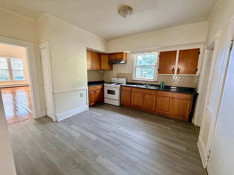 41 Pennsylvania Ave #1 — Photo 3