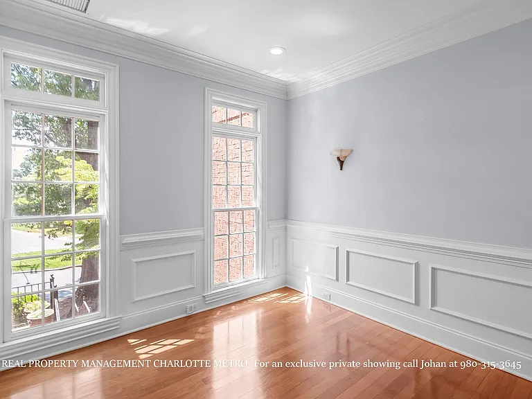 529 Queens Rd — Photo 13