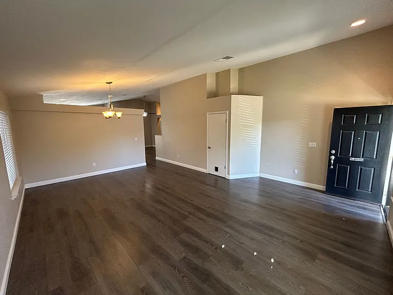 1145 Stonecrest Dr — Photo 3
