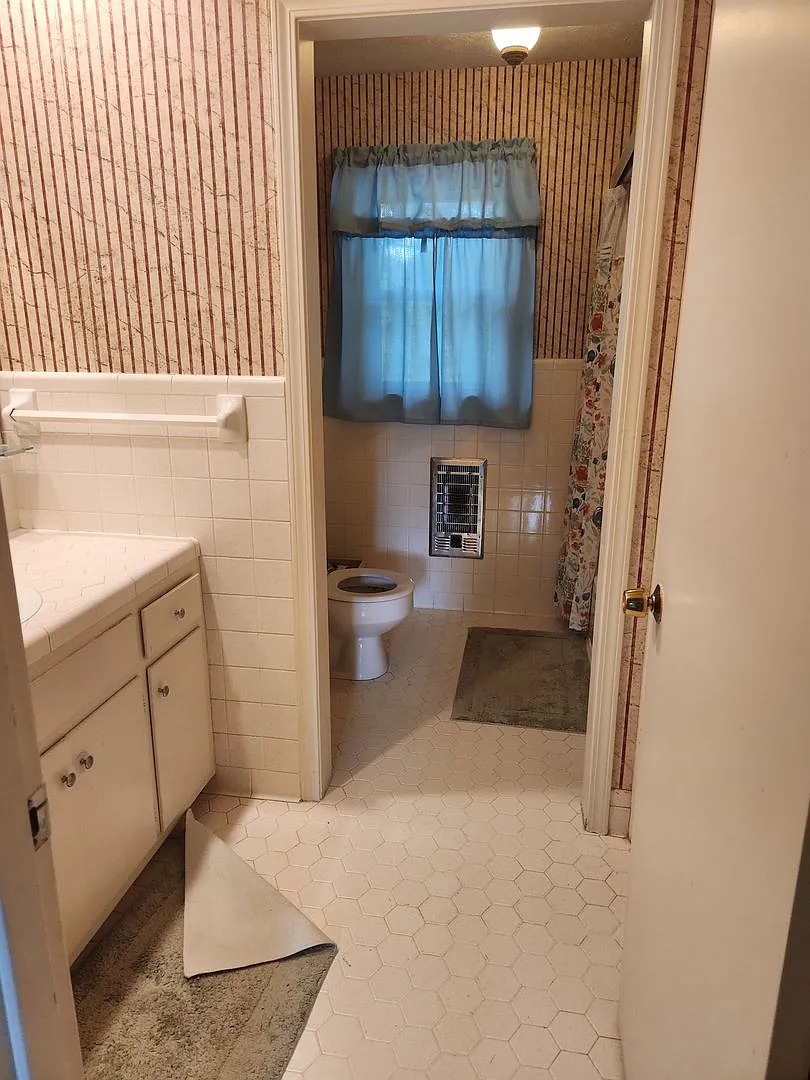 3 Bedroom 2 Bath Home — Photo 4