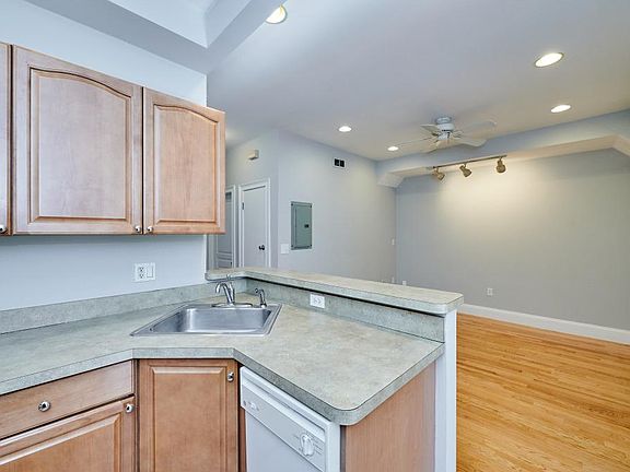 2nd image of 12 Humboldt Pl #1