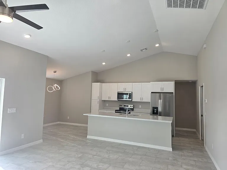 4309 NE 20th Ct — Photo 12