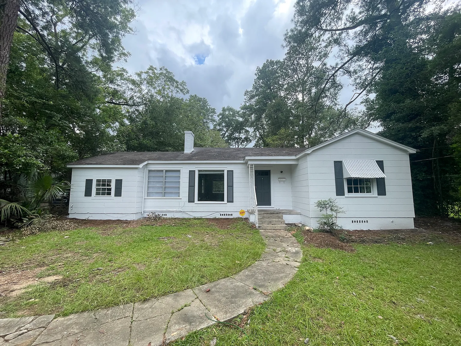 3 bed, 1.5 bath, 1112 sqft, $975 — Photo 1
