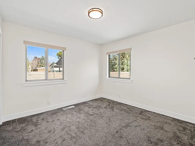 2311 E Delia Dr #R — Photo 13