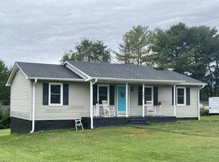 105 Strawberry Dr, Inman, SC 29349