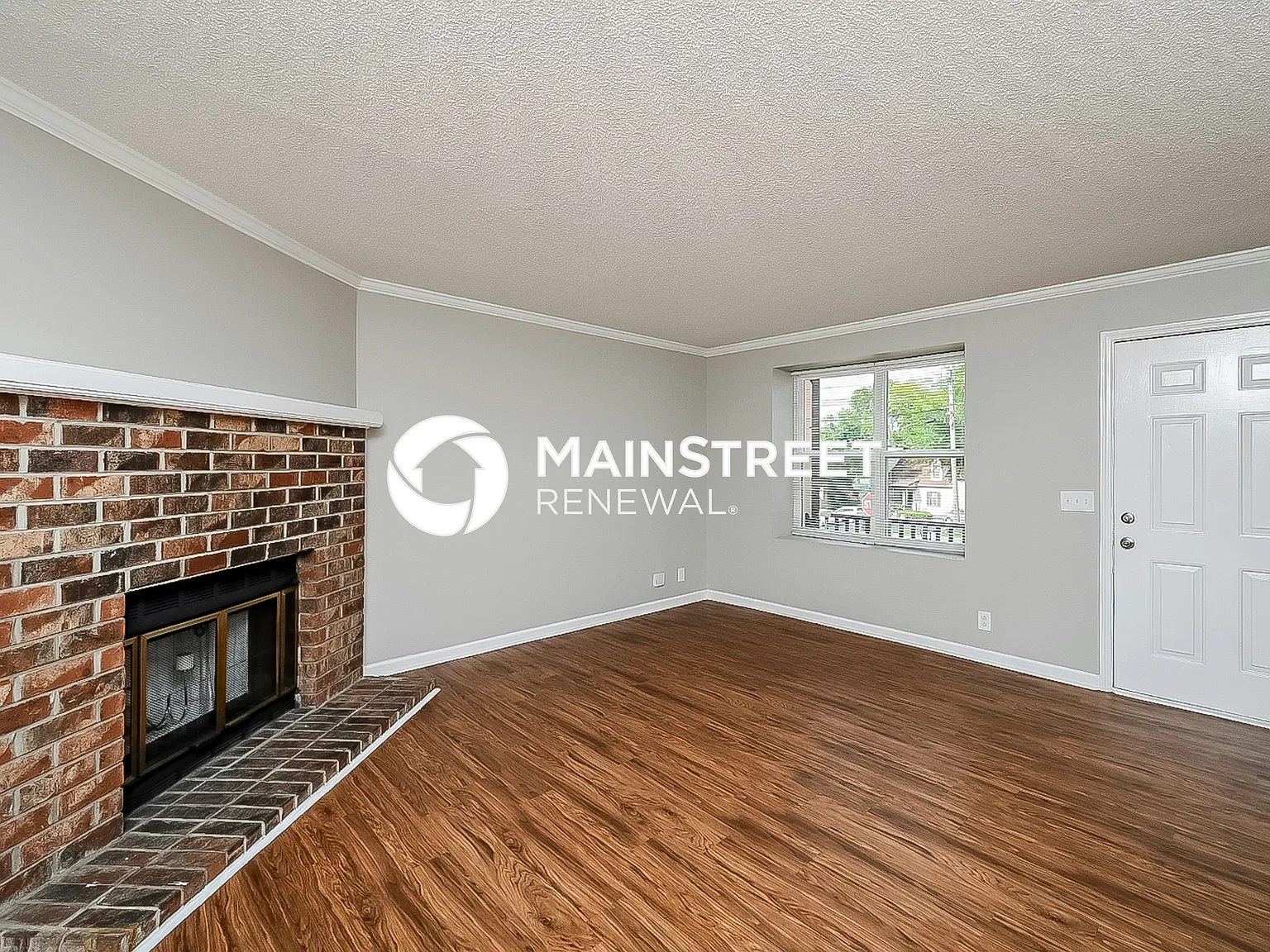 3213 E Lake Dr — Photo 2