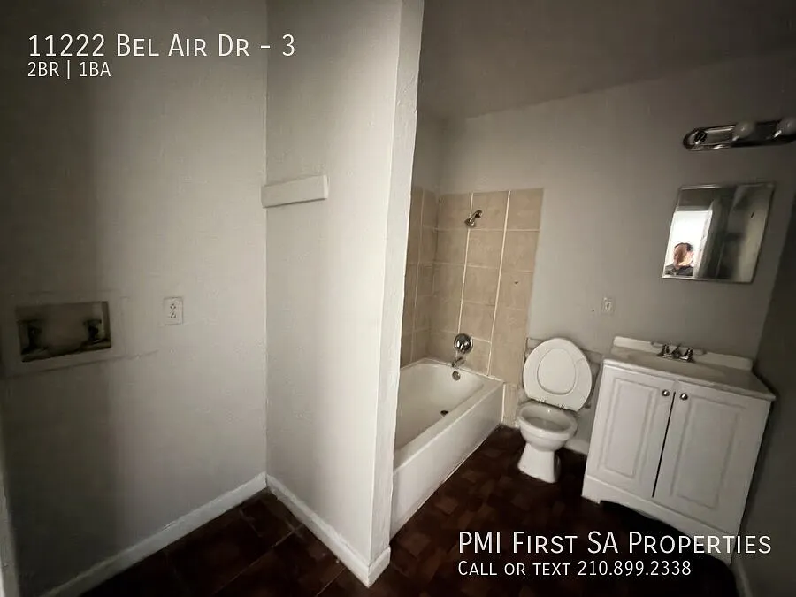 Fouplex 2 bedroom unit ready to move in in Castle Hill! — Photo 4