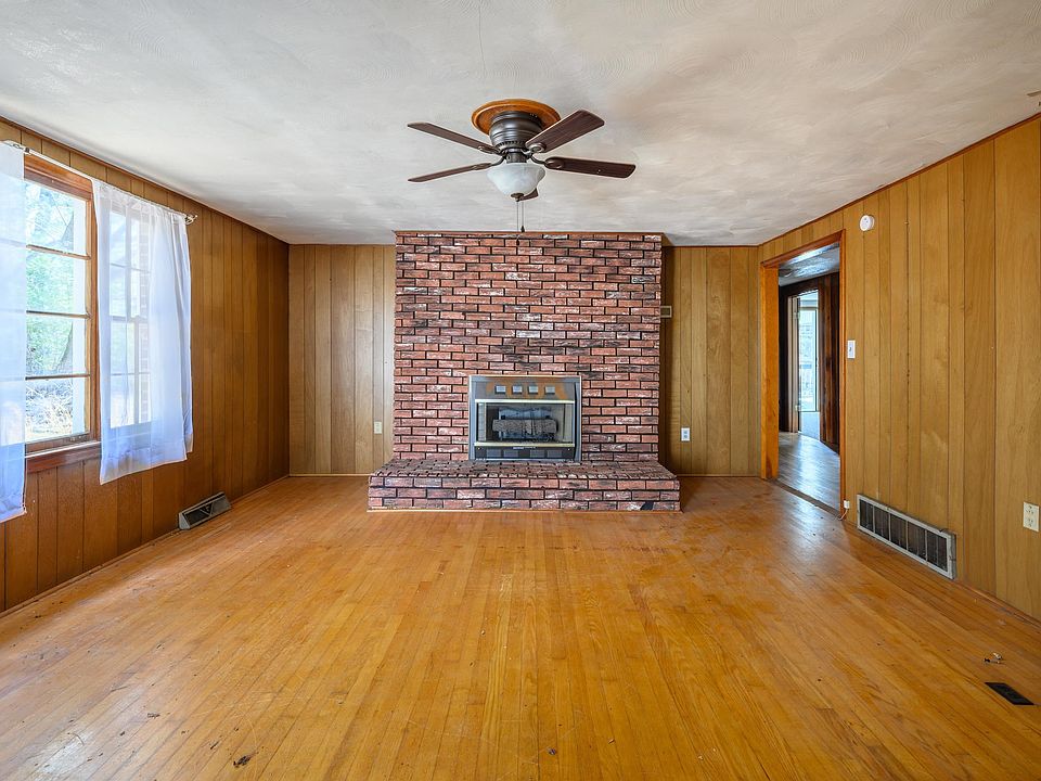 17th image of this home