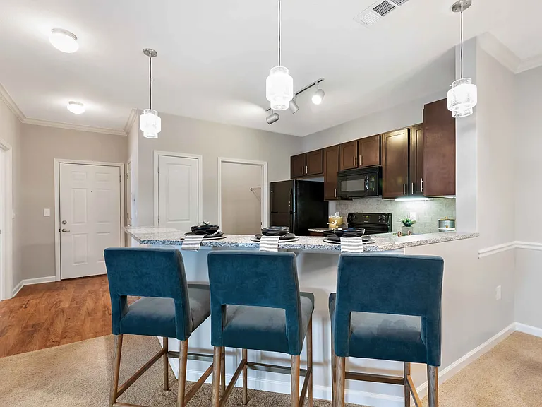 Lakeside Village Apartments