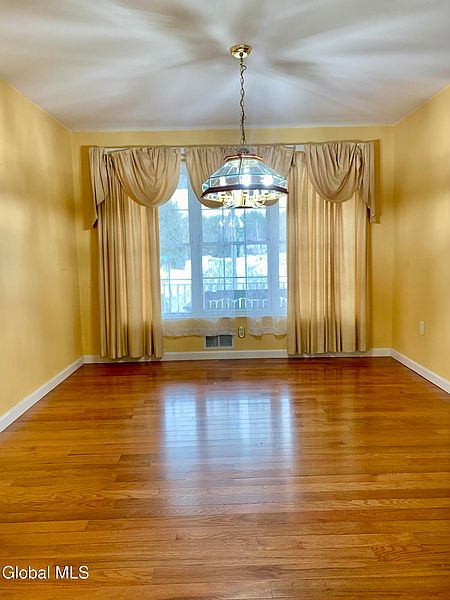 4th image of 62 Nicole Drive