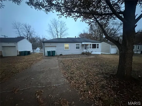 1124 Bakewell Dr, Saint Louis, MO 63137