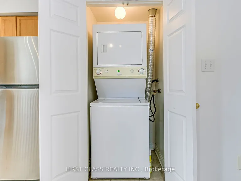 1128 Dundas St W #25 — Photo 21